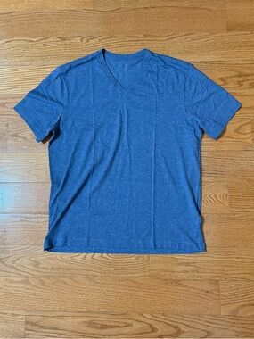 Men’s J.Crew Broken-In V-Neck T-shirt - Size Medium